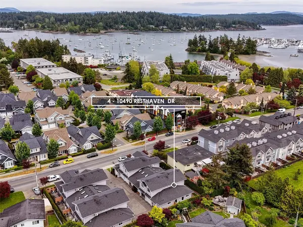 10490 Resthaven Dr # 4, Sidney BC V8L 3H7 - 3 bed, 3 bath in Sidney