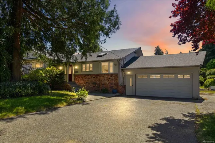 569 Ridley Dr, Colwood BC V9C 1K5