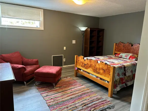889 Highwood Dr, Comox BC V9M 1B3 - 3 bed, 1 bath property for sale in Comox
