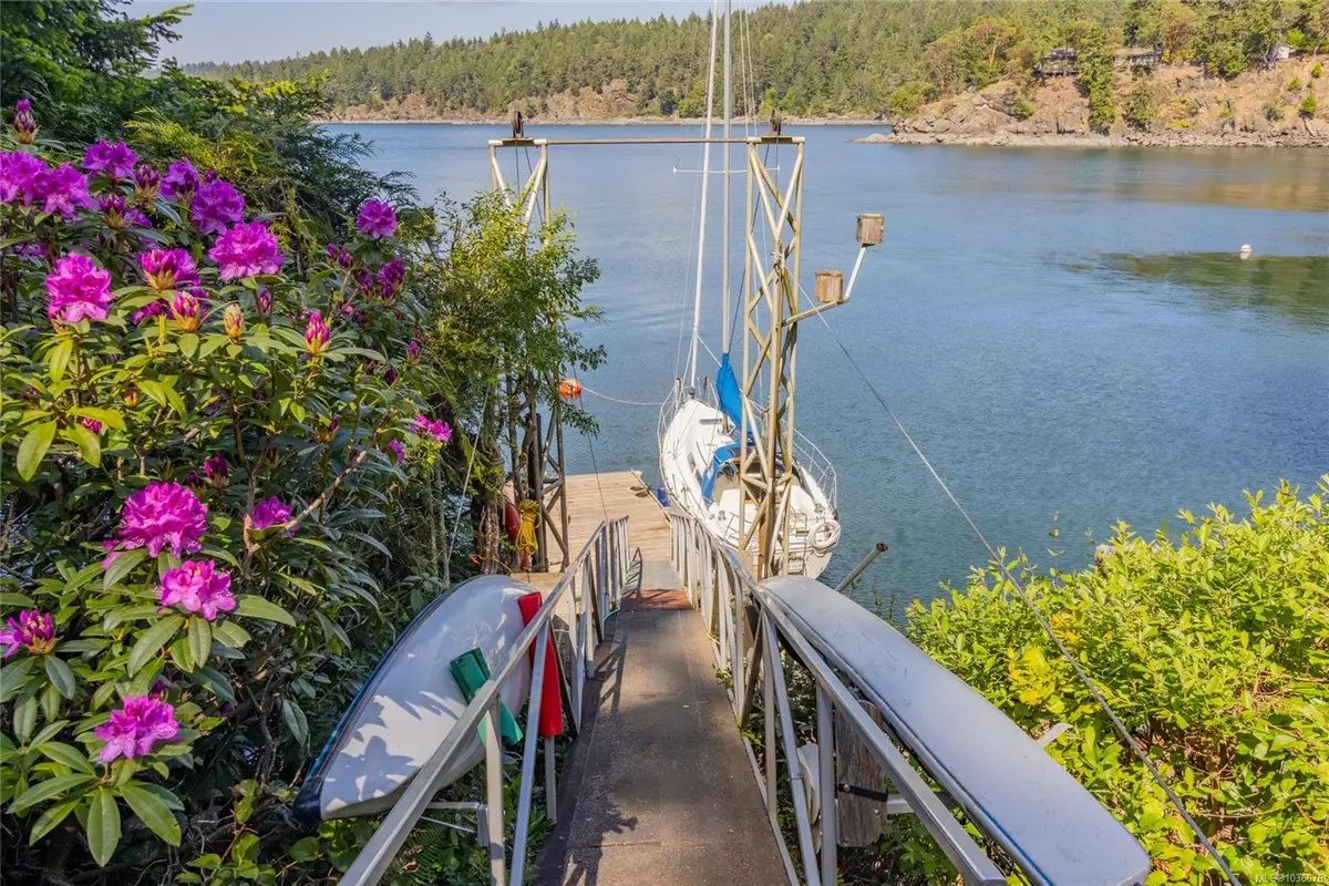 1602 Chart Dr, Pender Island BC V0N 2M2