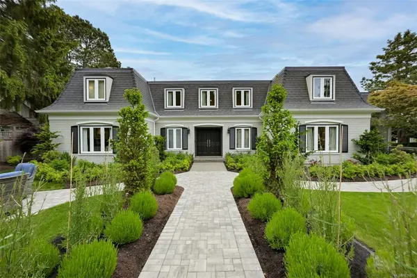 3075 Devon Rd, Oak Bay BC V8R 6C8 - 6 bed, 6 bath in Oak Bay