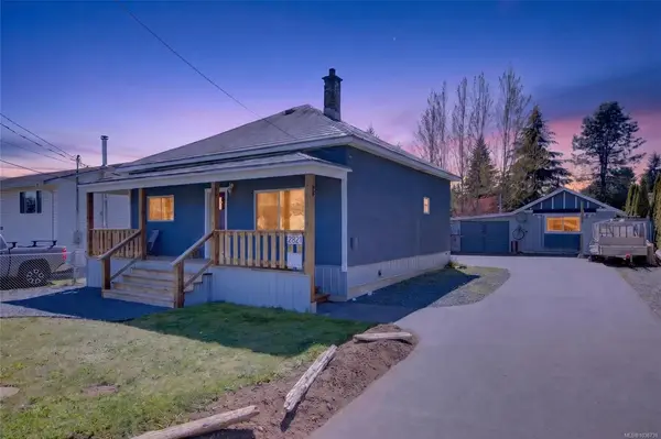 2821 Windermere Ave, Cumberland BC V0R 1S0 - 3 bed, 2 bath in Cumberland