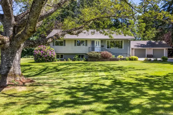 6067 Lakes Rd, Duncan BC V9L 4J3 - 4 bed, 2 bath property for sale in Duncan