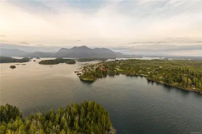 210 Campbell St, Tofino BC V0R 2Z0