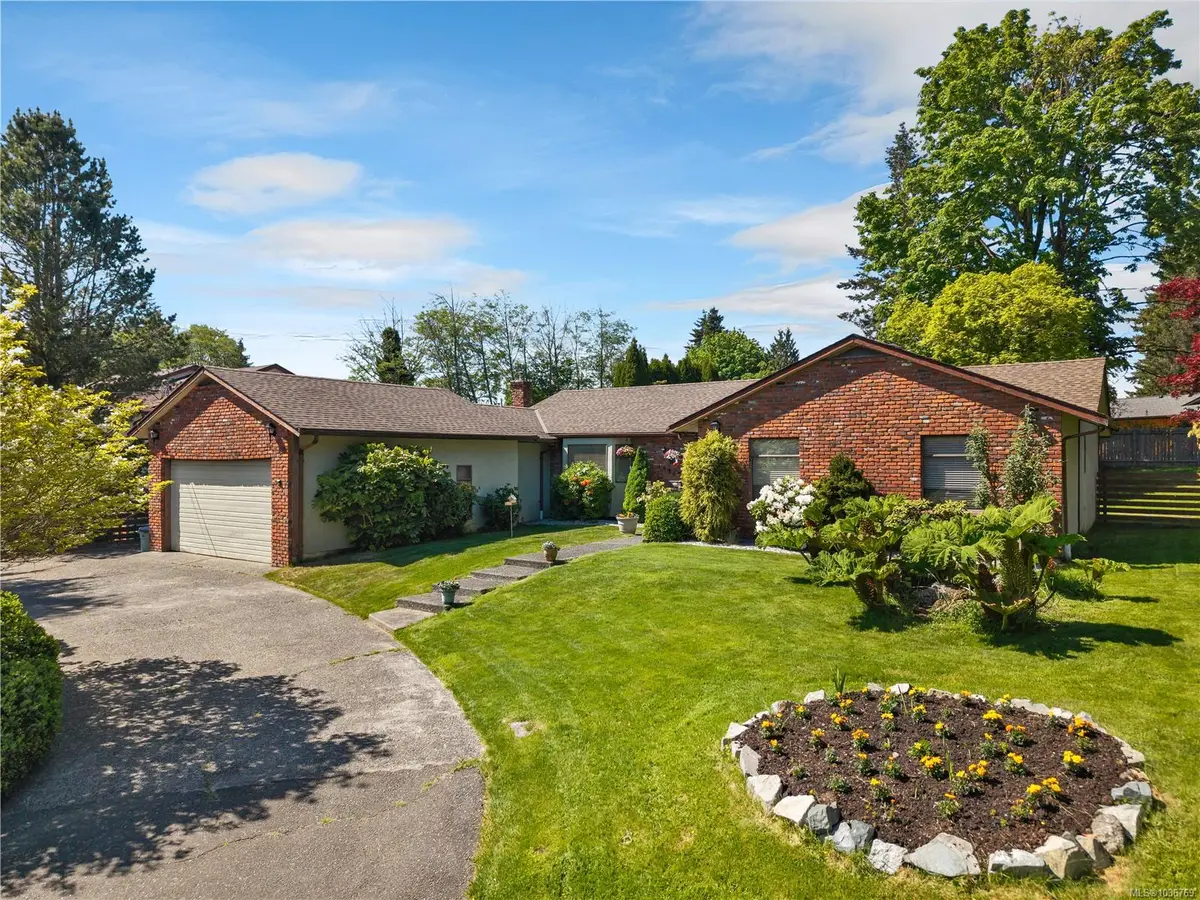 1930 Gillian Pl, Campbell River BC V9W 6B6