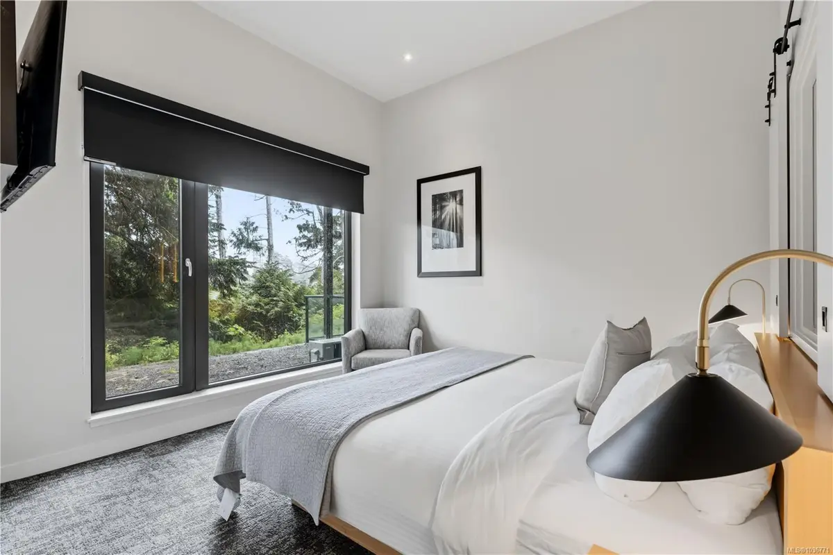 596 Marine Dr # 103, Ucluelet BC V0R 3A0
