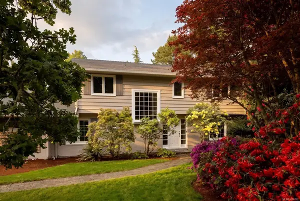 3215 Norfolk Rd, Oak Bay BC V8R 6H5