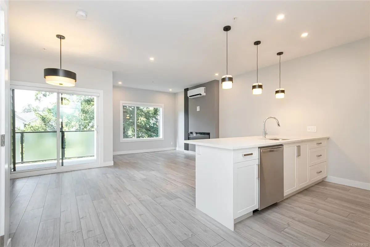 924 Jenkins Ave # 305, Langford BC V9B 2N7