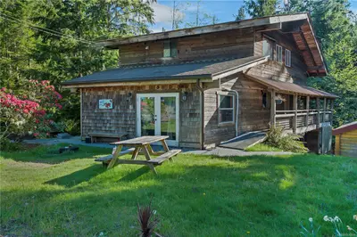 653 Green Rd, Quadra Island BC V0P 1N0