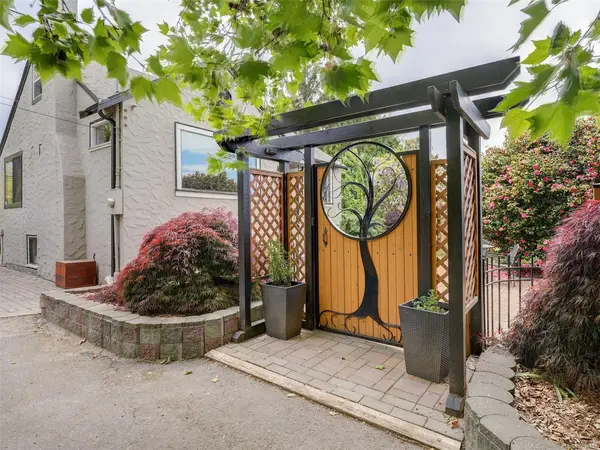 164 St. Giles St, View Royal BC V8Z 6Y6