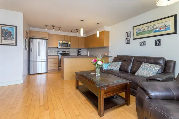 1315 Esquimalt Rd # 216, Esquimalt BC V9A 3P5