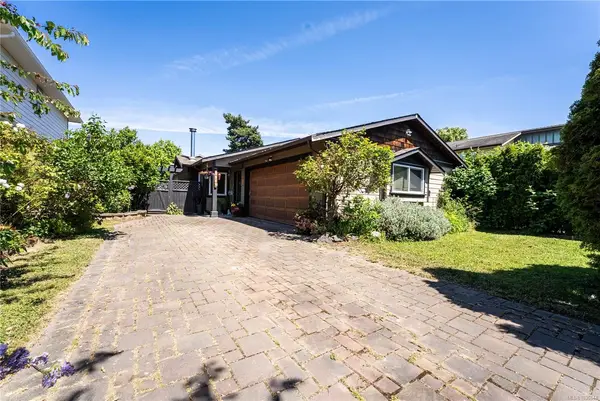 9960 Swiftsure Pl, Sidney BC V8L 4E4
