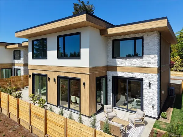 3024 Cadboro Bay Rd # 2, Oak Bay BC V8R 5J9