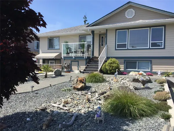 582 Baxter Ave, Saanich BC V8Z 2G7 - 5 bed, 2 bath in Saanich