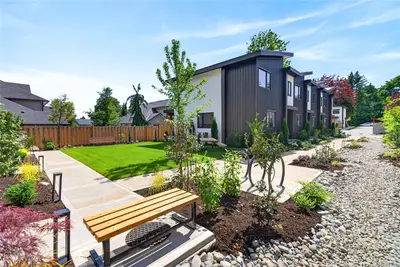 1590 Piercy Ave # 4, Courtenay BC V9N 3E9