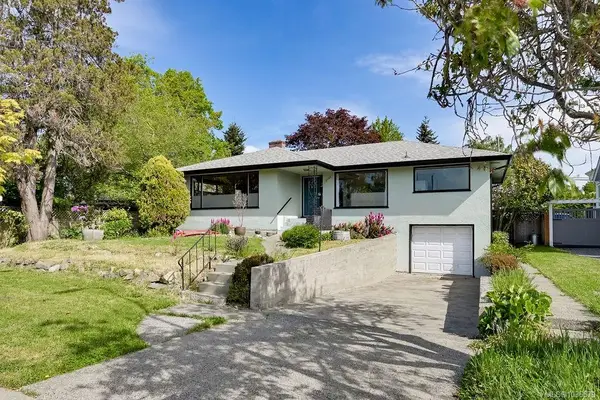 2106 Neil St, Oak Bay BC V8R 3E4