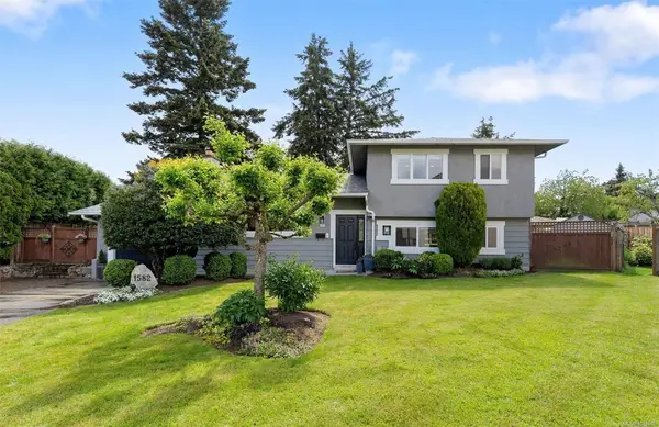 1582 Fremont Pl, Saanich BC V8N 4Y5