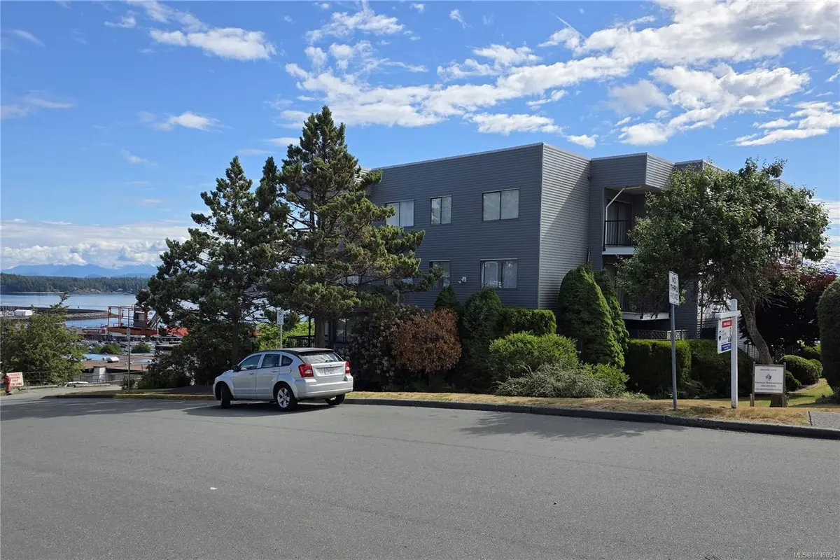 907 Cedar St # 305, Campbell River BC V9W 2W1