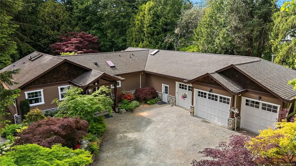 9228 Jura Rd, North Saanich BC V8L 5G1