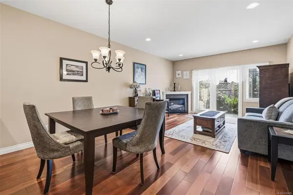 9625 Fifth St # 2, Sidney BC V8L 2W7
