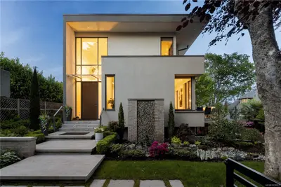 2816 Burdick Ave, Oak Bay BC V8R 3M2