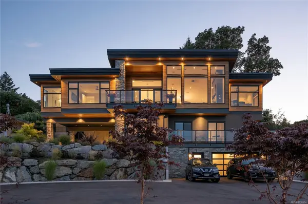 928 Claremont Ave, Saanich BC V8Y 1K3