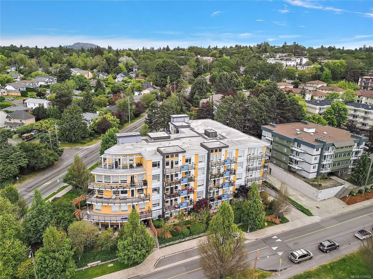 935 Cloverdale Ave #307, Saanich BC V8X 2T4