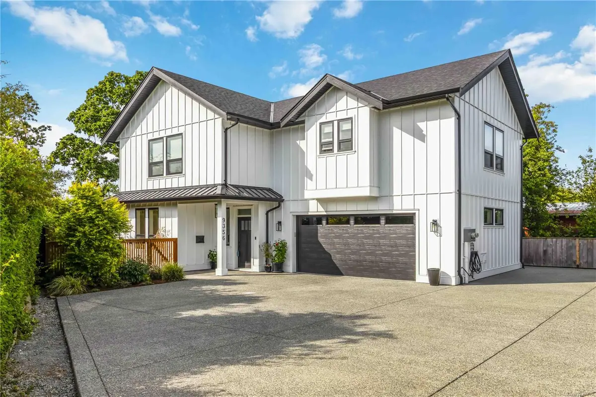 9356 East Saanich Rd, North Saanich BC V8L 1H9