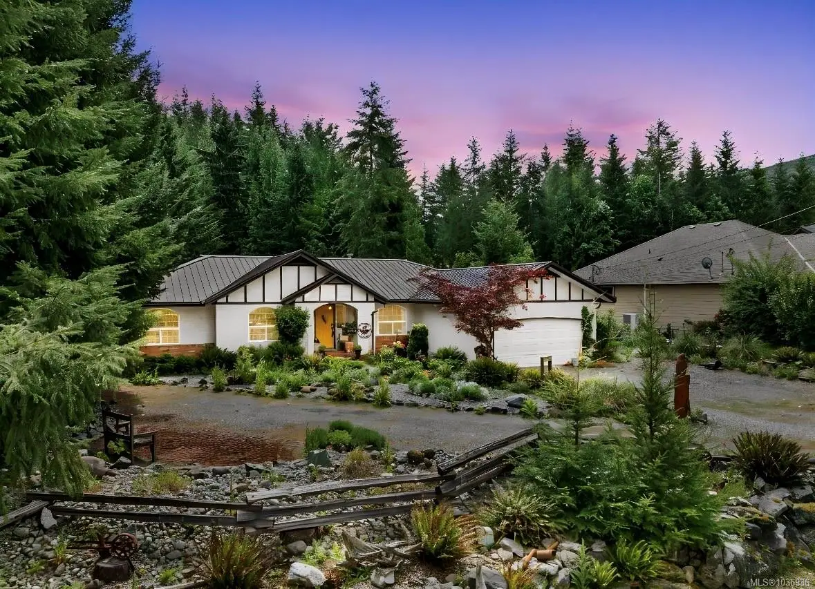 6745 Wall St, Honeymoon Bay BC V0R 1Y0