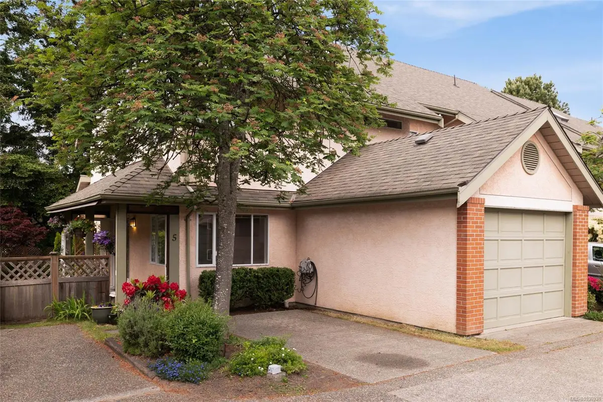 216 Russell St # 5, Victoria BC V9A 3X2