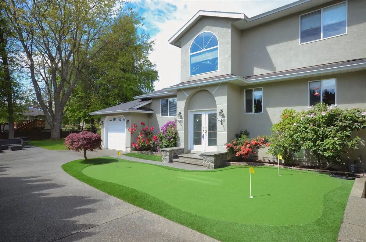 1143 Greenwood Ave #B, Esquimalt BC V9A 5K7