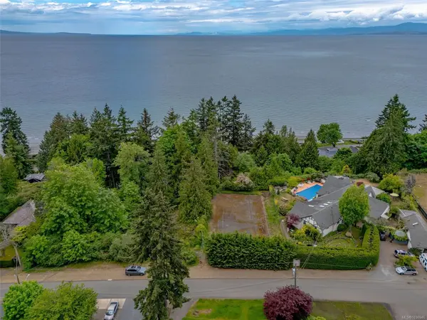 391 Burnham Rd, Qualicum Beach BC V9K 1G5