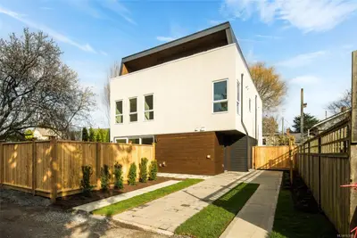 920 Island Rd # 1, Oak Bay BC V8S 2T9