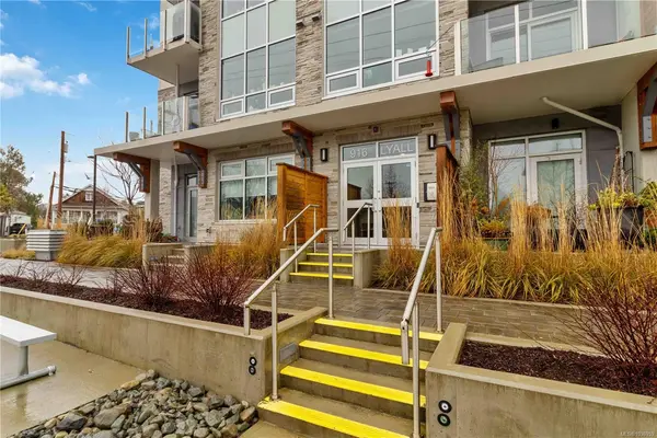 916 Lyall St # 204, Esquimalt BC V9A 5E6