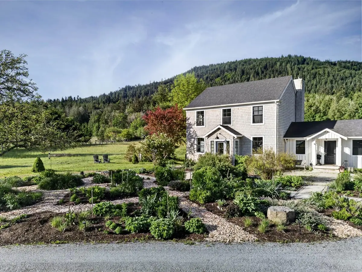 2454 Fulford-Ganges Rd, Salt Spring BC V8K 1Z4