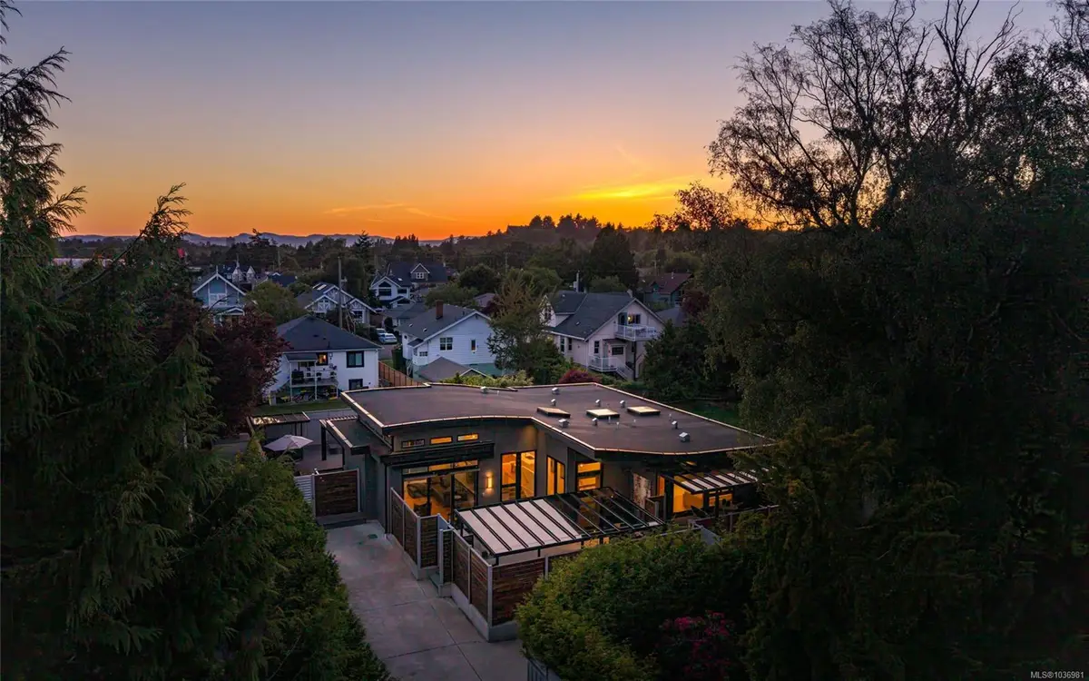 330 Irving Rd, Victoria BC V8S 4A2