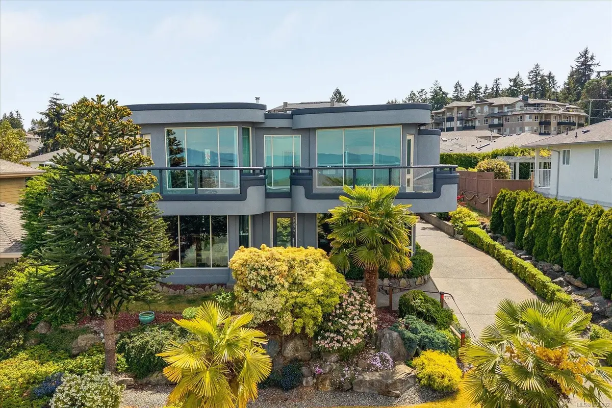 6577 Groveland Dr, Nanaimo BC V9V 1P7