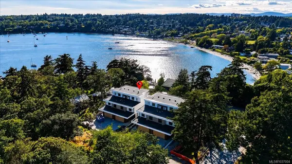 2737 Tudor Ave # 3, Saanich BC V8N 1L6 - 3 bed, 4.0 bath in Saanich
