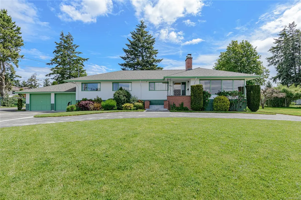 3785 Raymond St S, Saanich BC V8Z 4K2
