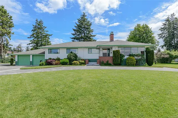 3785 Raymond St S, Saanich BC V8Z 4K2