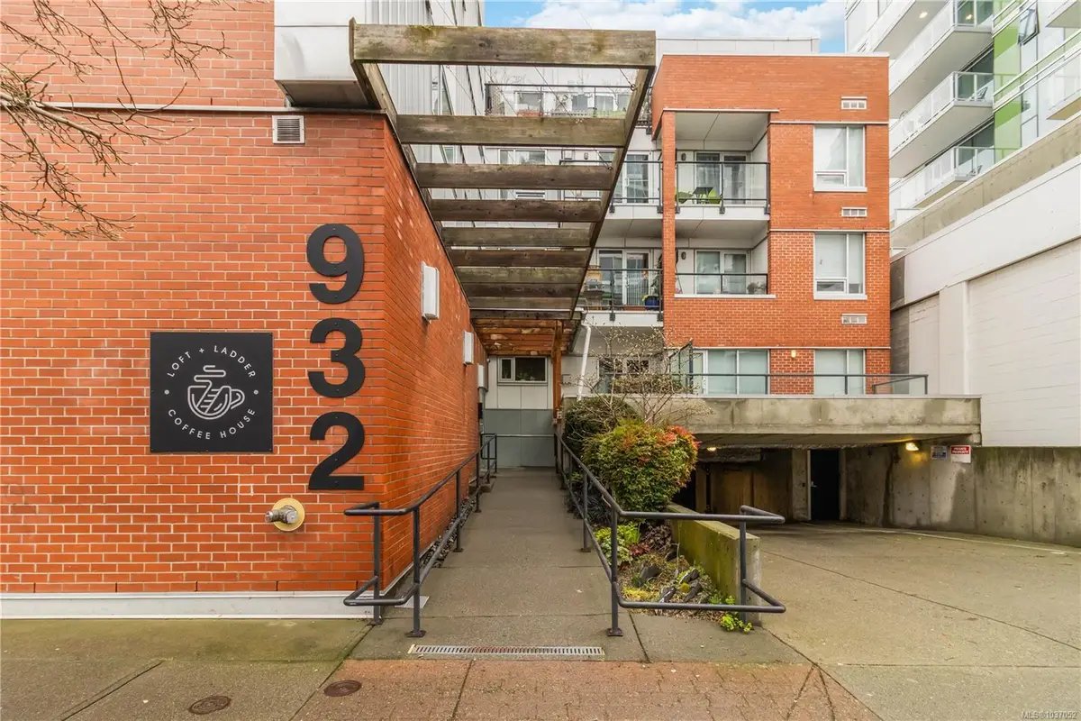 932 Johnson St #301, Victoria BC V8V 3N4