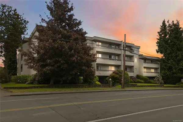 3235 Quadra St # 314, Saanich BC V8X 1G4 - 2 bed, 1 bath property for sale in Saanich