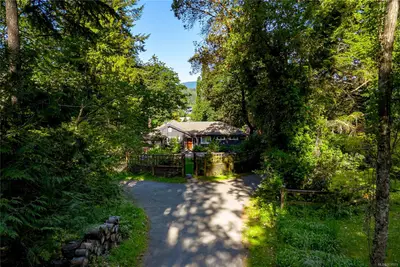 5168 Santa Clara Ave, Saanich BC V8Y 1W4