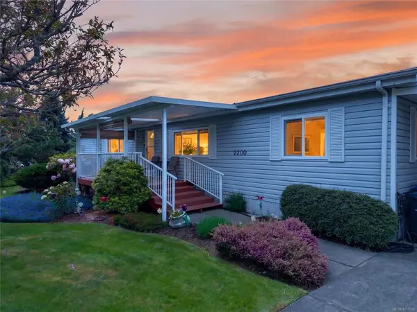 2200 Stadacona Dr, Comox BC V9M 3P9