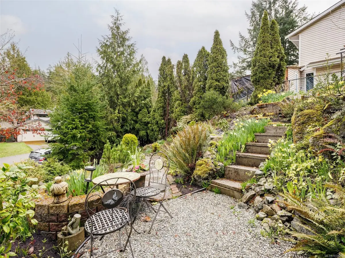 6781 Amwell Dr, Central Saanich BC V8M 1A1
