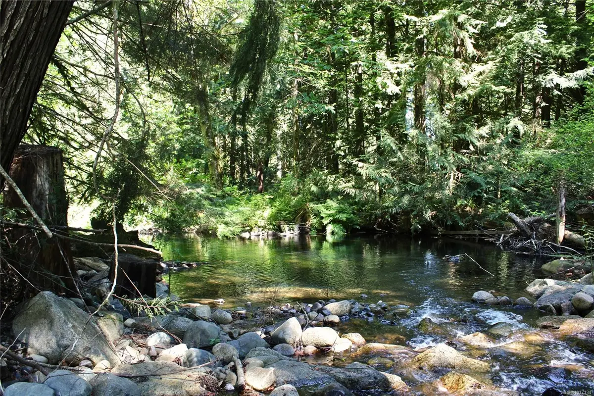 3715 Melrose Rd, Hilliers BC V9K 1V3