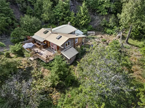 1252 Isabella Point Rd, Salt Spring BC V8K 2T9 - 2 bed, 1 bath in Salt Spring