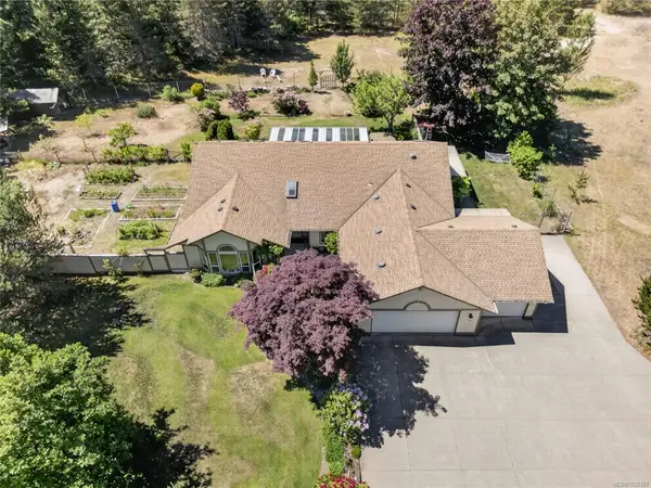 657 Sierra Pines Rd, Comox BC V9M 3W8 - 2 bed, 2 bath property for sale in Comox