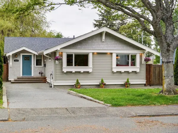 3130 Somerset St, Victoria BC V8X 1C7
