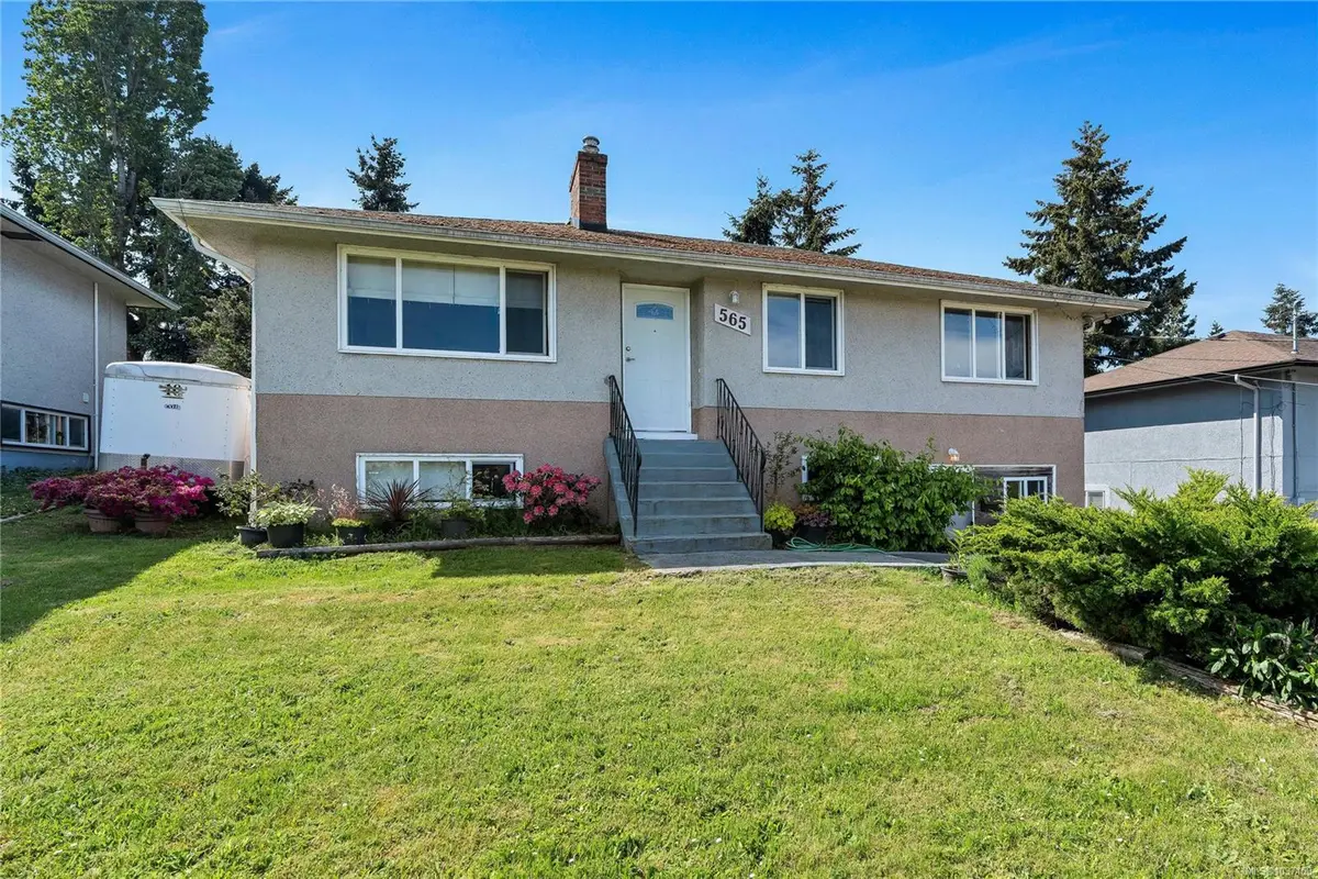 565 Baker St, Saanich BC V8Z 2H6